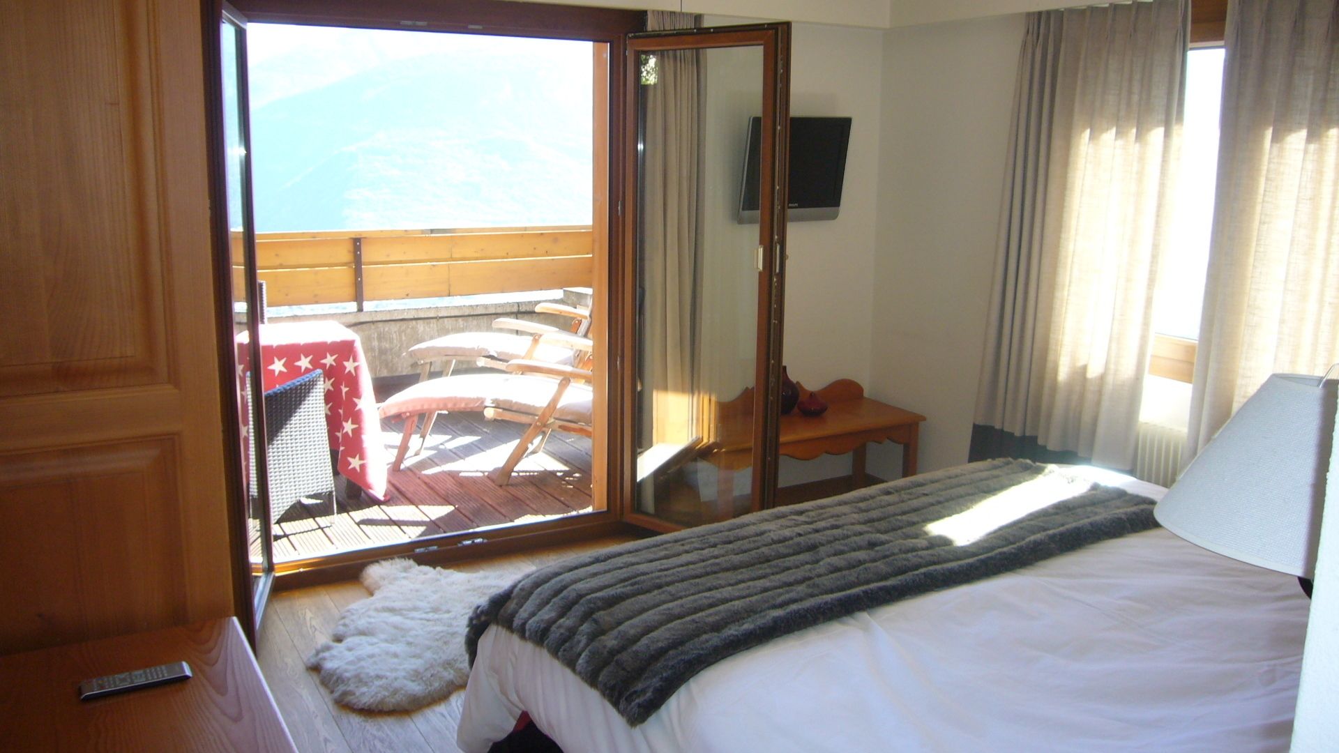In-room safe, desk, cots/infant beds, free WiFi