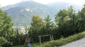Children’s play area – outdoor