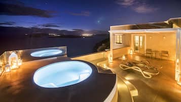 Honeymoon Suite, Jetted Tub | Terrace/patio