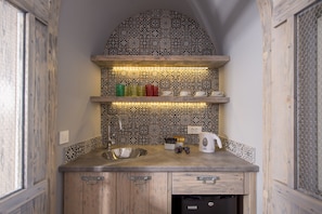 In-room safe, soundproofing, free WiFi, bed sheets - Caldera's Dolphin Suites (Santorini)