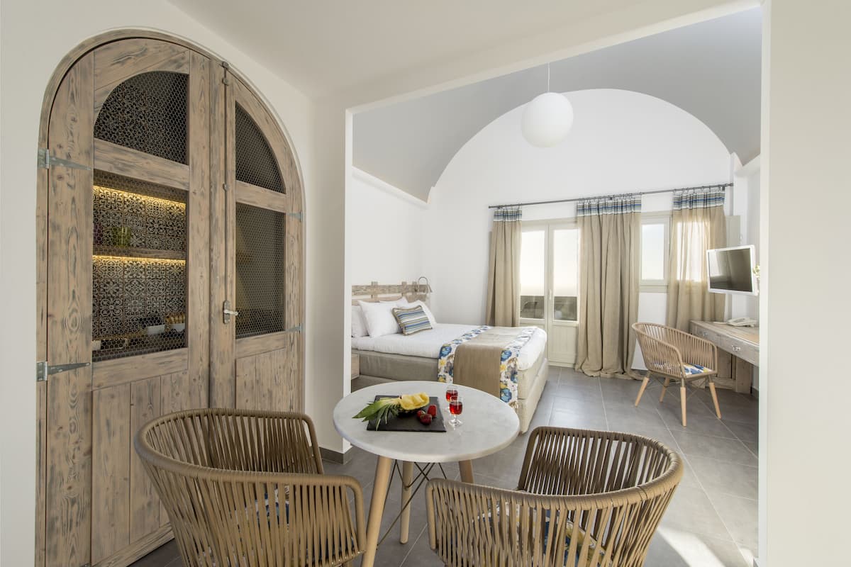 Suite Deluxe, baignoire à jets | 2 chambres, coffres-forts dans les chambres, chambres insonorisées