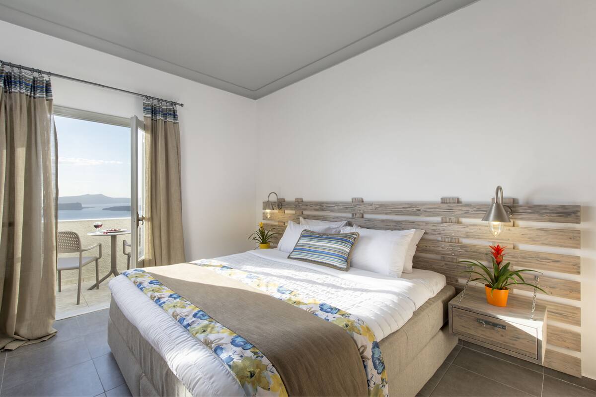 Superior Room | In-room safe, soundproofing, WiFi (free), bed sheets