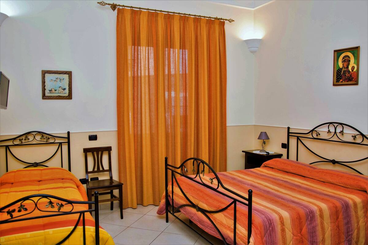 Triple Room | 1 bedroom, down comforters, WiFi (free), bed sheets