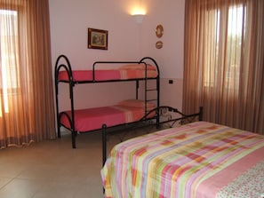 1 bedroom, down duvets, free WiFi, bed sheets - Le Pleiadi (Pompei)
