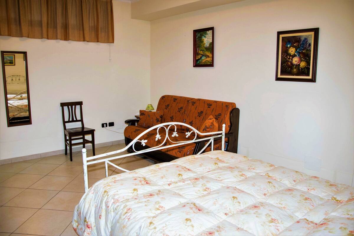 1 bedroom, down comforters, WiFi (free), bed sheets