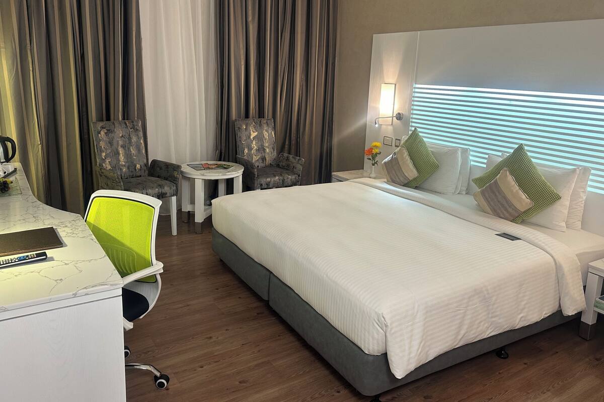 Desk, blackout curtains, free cots/infant beds, bed sheets
