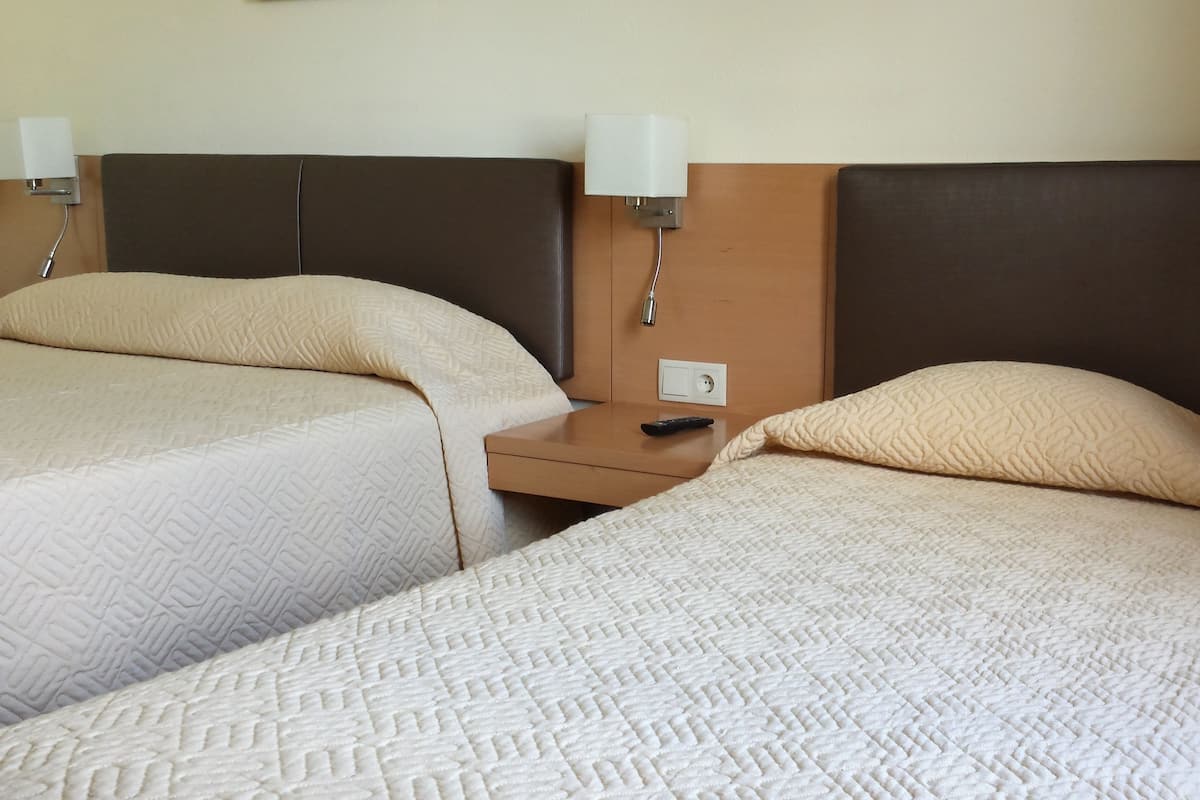 Literie de qualité supérieure, matelas Select Comfort, minibar