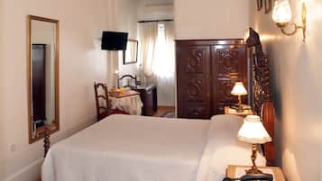 Quarto casal conforto | Roupas de cama premium, camas Select Comfort, frigobar