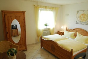 Minibar, desk, cots/infant beds, WiFi - Hotel Restaurant Linde (Otterstadt)