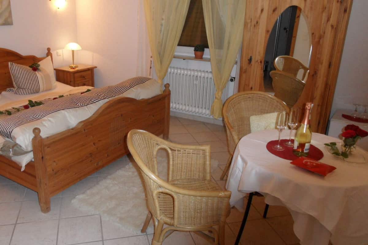 Minibar, una scrivania, culle/letti per bambini (a pagamento), Wi-Fi