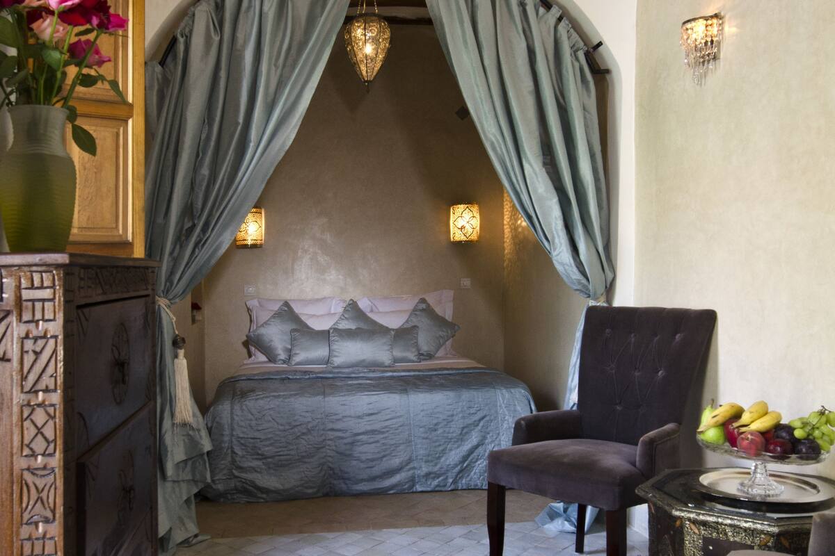 Room (Johara) | Egyptian cotton sheets, premium bedding, Select Comfort beds