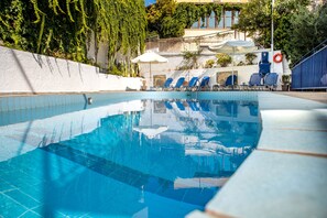 Outdoor pool - Amazona Apartments (Malevizi)