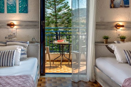 Junior Twin Room | 1 bedroom, Egyptian cotton sheets, in-room safe, free WiFi