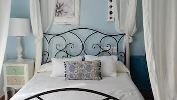 In-room safe, desk, soundproofing, free WiFi