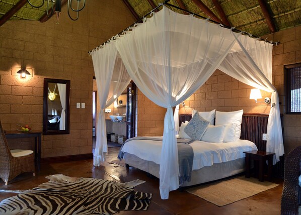Executive Suite | Hypo-allergenic bedding, down comforters, pillowtop beds, minibar - Zwahili Game Lodge & Spa (Modimolle)