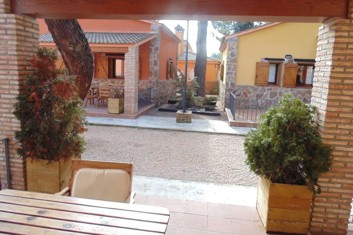 1 dormitorio, edredones de plumas, escritorio
