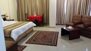 Suite, 2 Schlafzimmer | Pillowtop-Betten, Zimmersafe, Bügeleisen/Bügelbrett, Zustellbetten