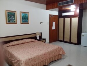 Double Room | Pillow-top beds, in-room safe, iron/ironing board, rollaway beds - Atlas Hotel (Manama)