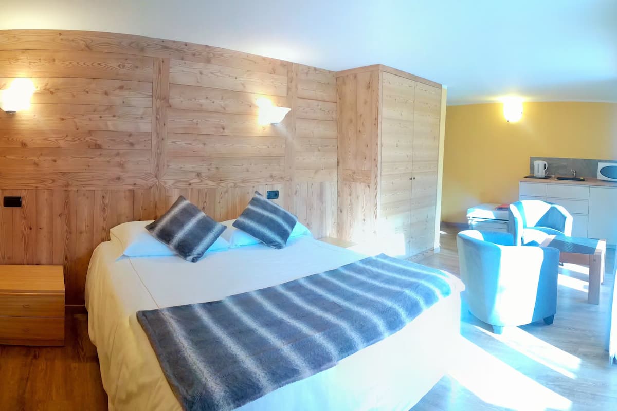 Romantic Studio, Refrigerator & Microwave, Mountain View | 1 bedroom, down comforters, Tempur-Pedic beds, in-room safe