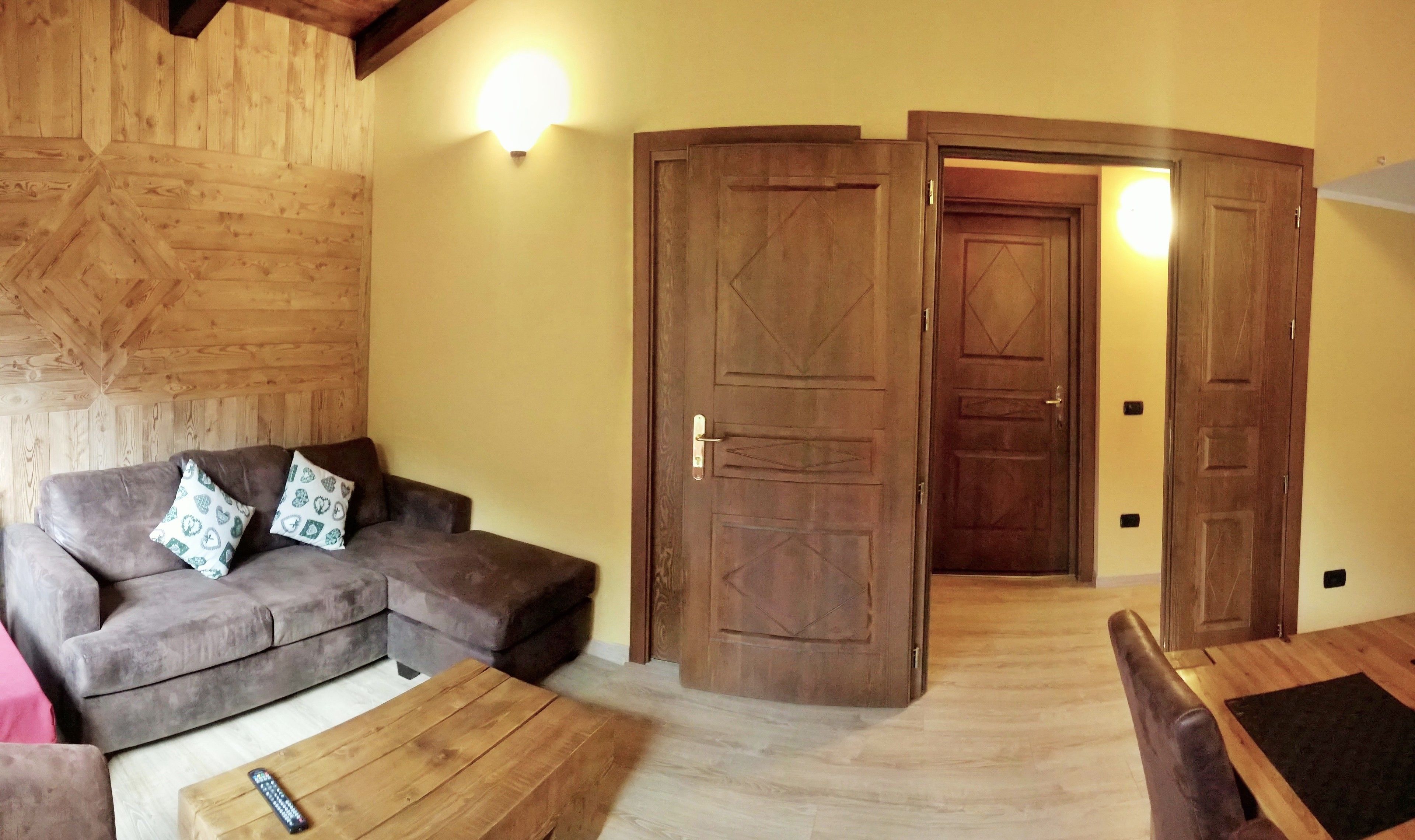 superior apartment, 2 bedrooms, kitchen, mountain view | living area