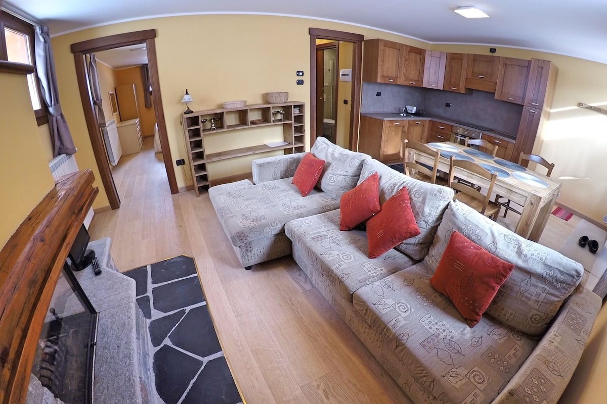Family Apartment, Basement, 2 Bedrooms, Kitchen, Garden View | Living area