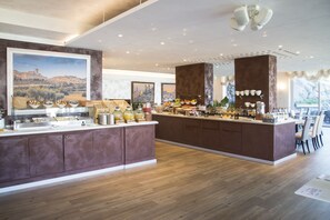 Tägliches inbegriffenes Frühstücksbuffet