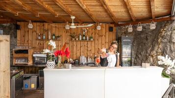 2 Bars/Lounges, Cocktailbar