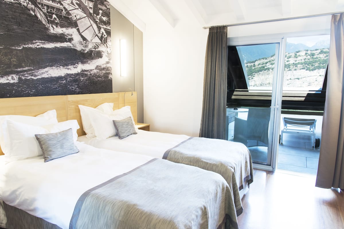 Double or Twin Room, Lake View | Minibar, in-room safe, desk, laptop workspace