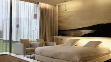 Blackout curtains, soundproofing, cots/infant beds, free WiFi
