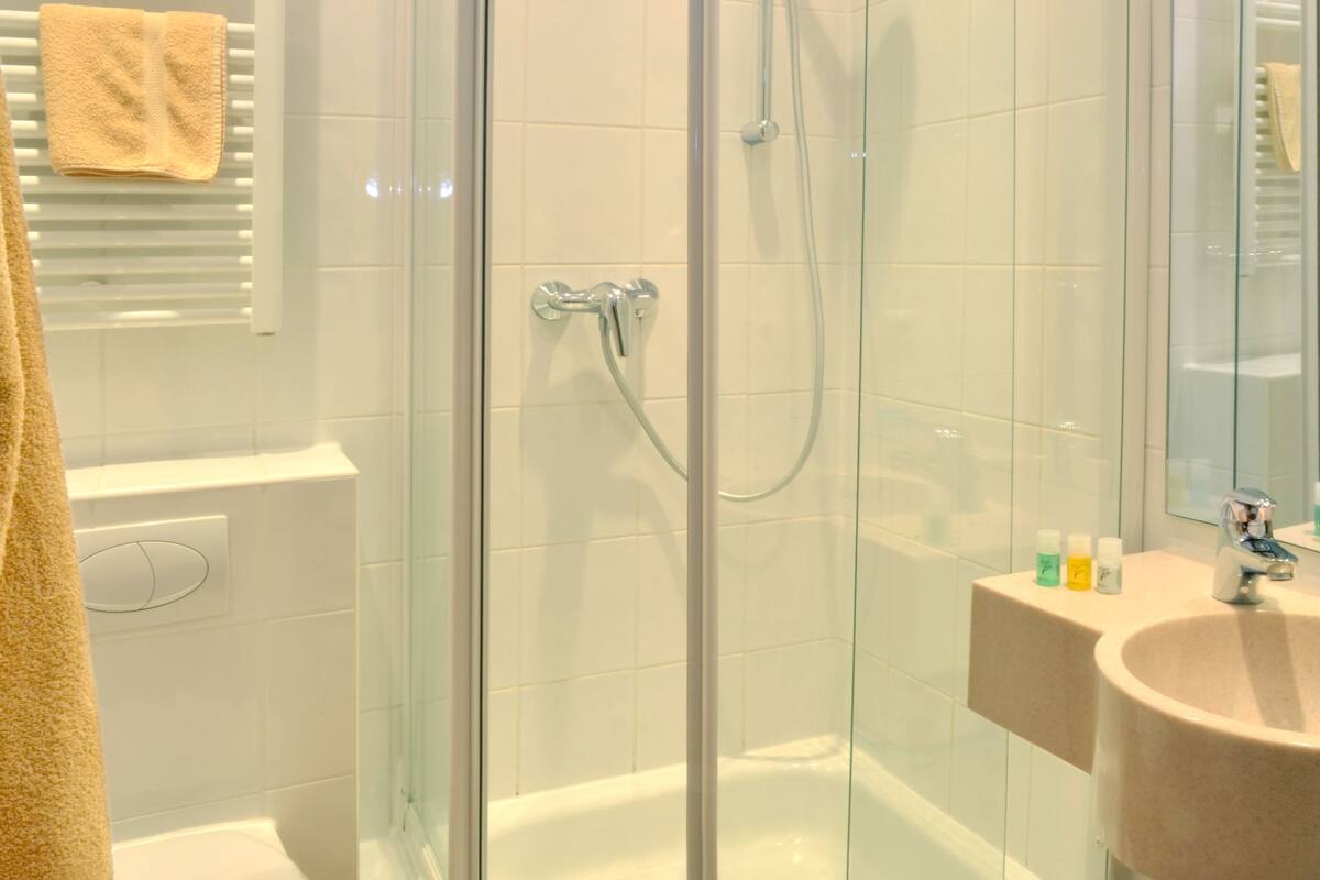 double room, annex building | bathroom | hair dryer, towels
