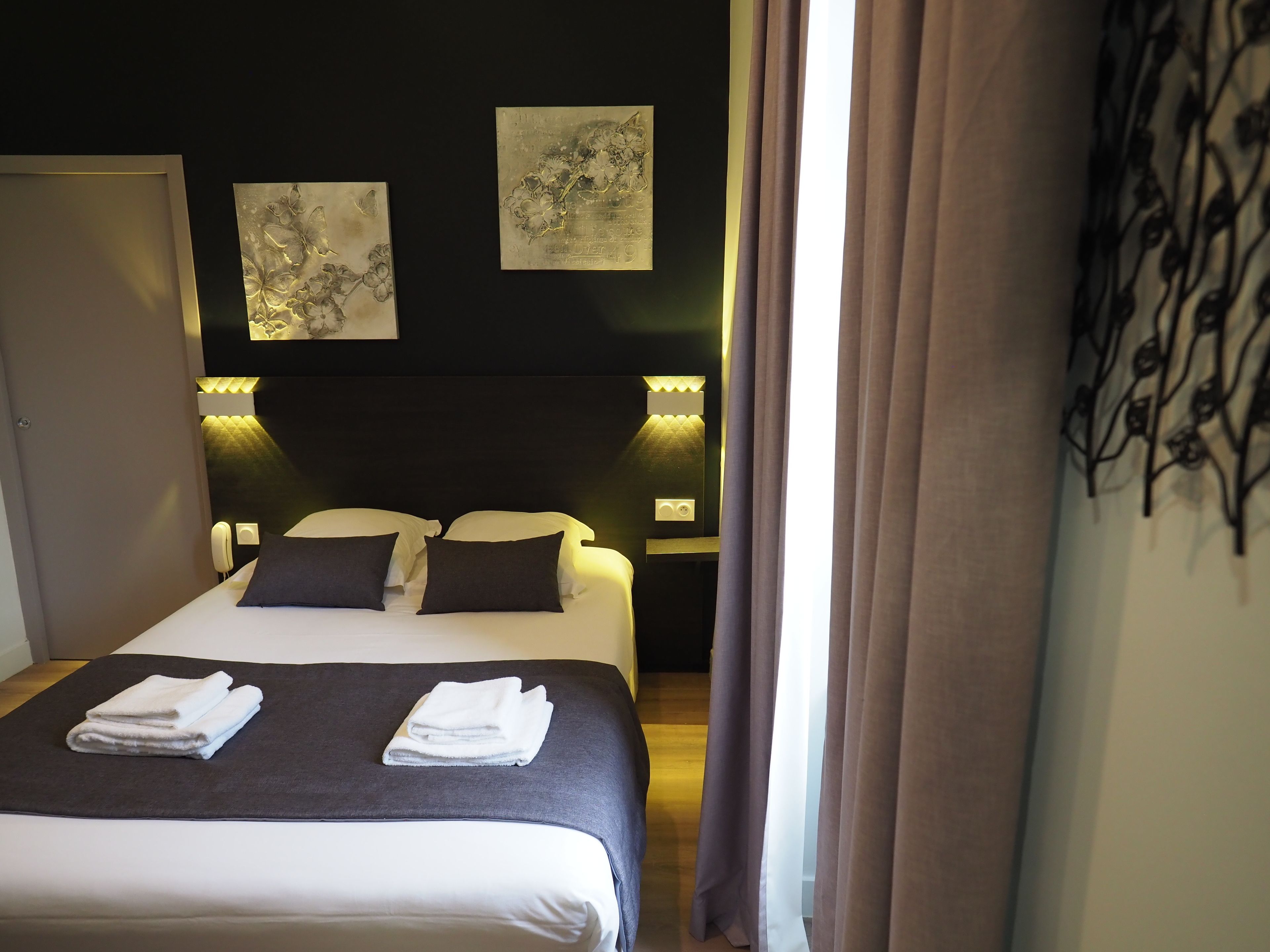 family suite, 2 bedrooms | desk, blackout curtains, soundproofing, iron/ironing board