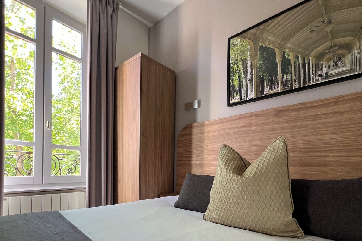 Comfort Double Room | Desk, blackout drapes, soundproofing, iron/ironing board (on request)