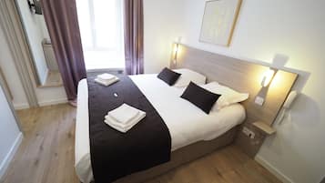 Comfort Double Room | Desk, blackout drapes, soundproofing, iron/ironing board