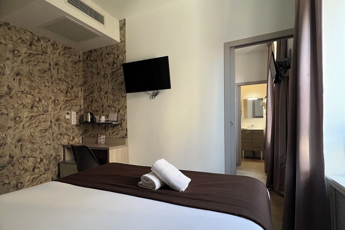 Comfort Triple Room, 2 Bedrooms | Desk, blackout drapes, soundproofing, iron/ironing board (on request)
