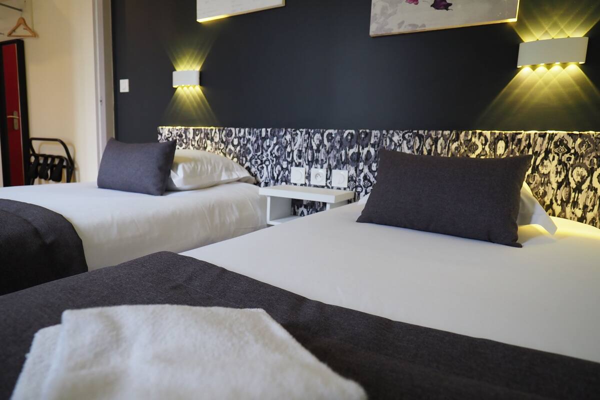 family suite, 2 bedrooms | desk, blackout curtains, soundproofing, iron/ironing board