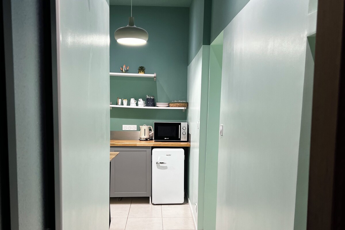City Apartment | Desk, blackout drapes, soundproofing, iron/ironing board (on request)