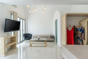 In-room safe, desk, soundproofing, iron/ironing board - Golden Star (Santorini)