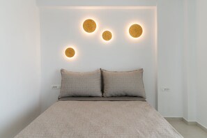 Suite (King) | In-room safe, desk, soundproofing, iron/ironing board - Golden Star (Santorini)