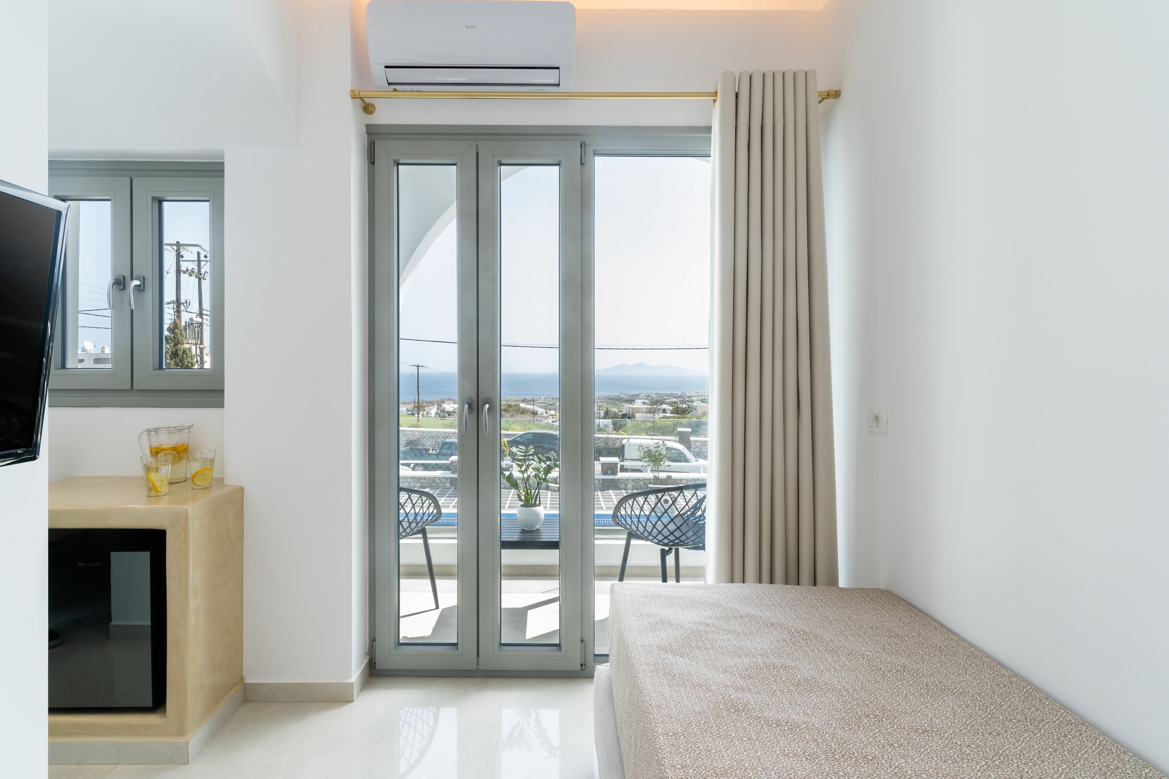 Suite (King) | Een kluis op de kamer, een bureau, geluiddichte muren