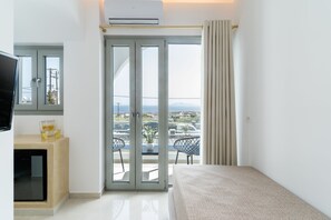 Caja de seguridad en la habitación y escritorio