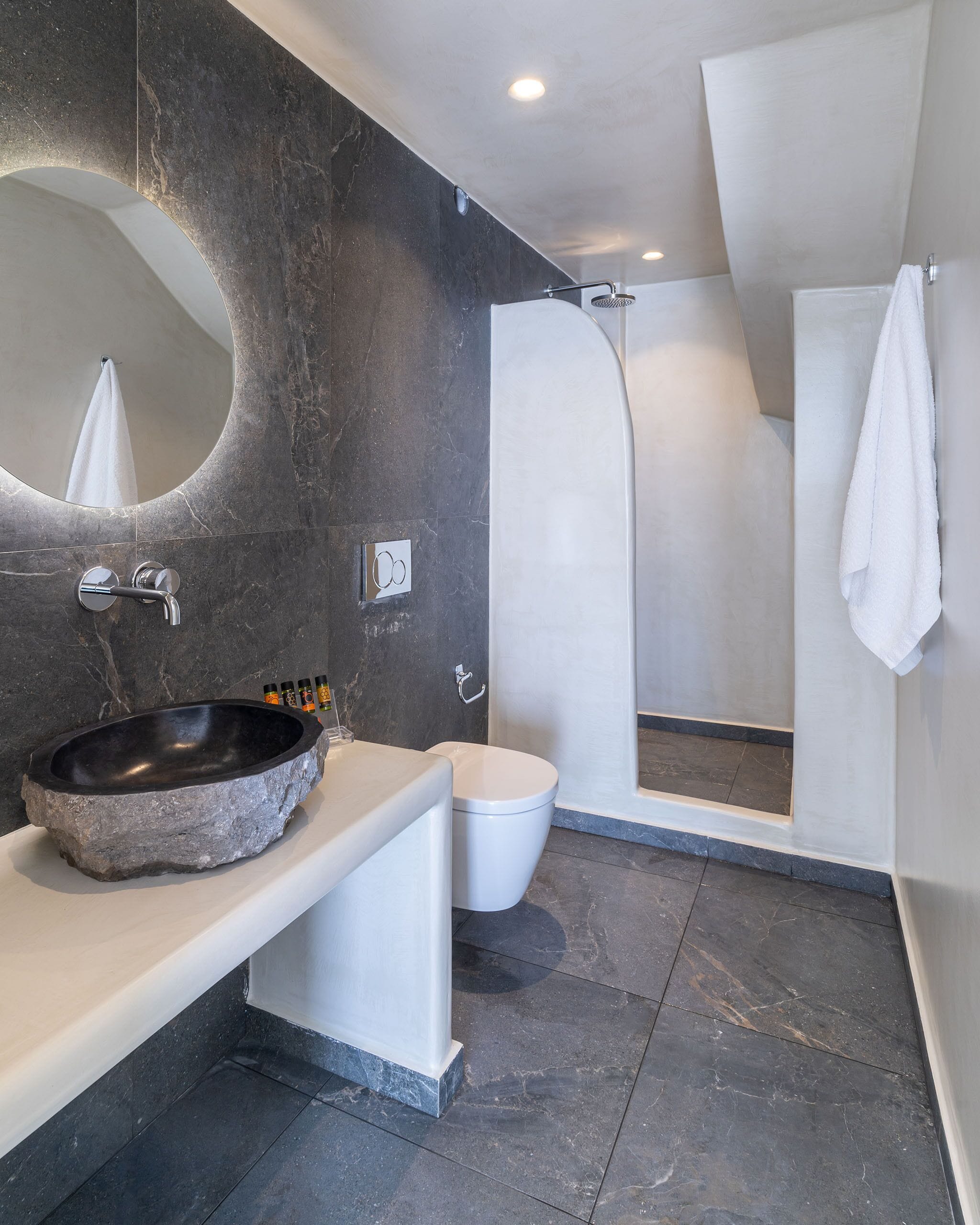 superior suite | bathroom | shower, hair dryer, bidet, towels