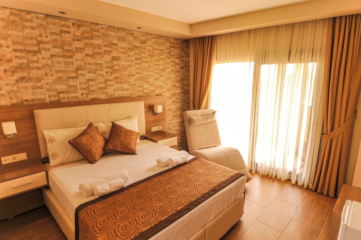 Superior Double Room | 1 bedroom, minibar, soundproofing, free cribs/infant beds