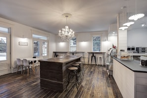 Breakfast and lunch served, American cuisine - 900 Tremblant (Mont-Tremblant)