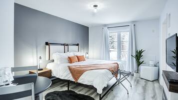 Deluxe Room, 1 King Bed, Non Smoking, Private Bathroom | Premium bedding, memory foam beds, individually decorated