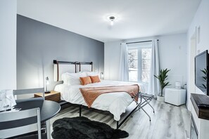 Deluxe Room, 1 King Bed, Non Smoking, Private Bathroom | Premium bedding, memory foam beds, individually decorated - 900 Tremblant (Mont-Tremblant)