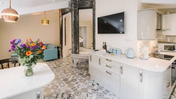 Superior-Apartment, 1 King-Bett, Sauna | Eigene Küche