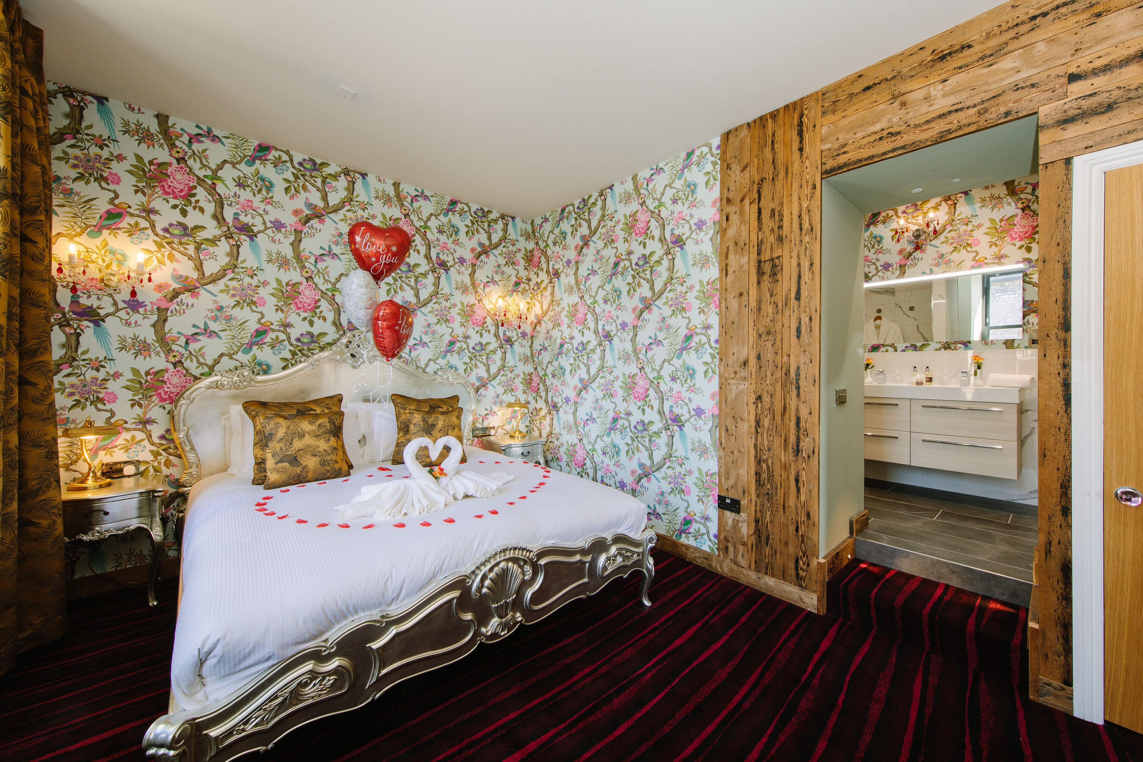 Luxury Suite, Jetted Tub | Egyptian cotton sheets, premium bedding, pillow-top beds