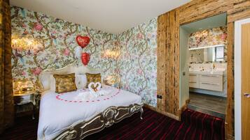 Luxury Suite, Jetted Tub | Egyptian cotton sheets, premium bedding, pillow-top beds