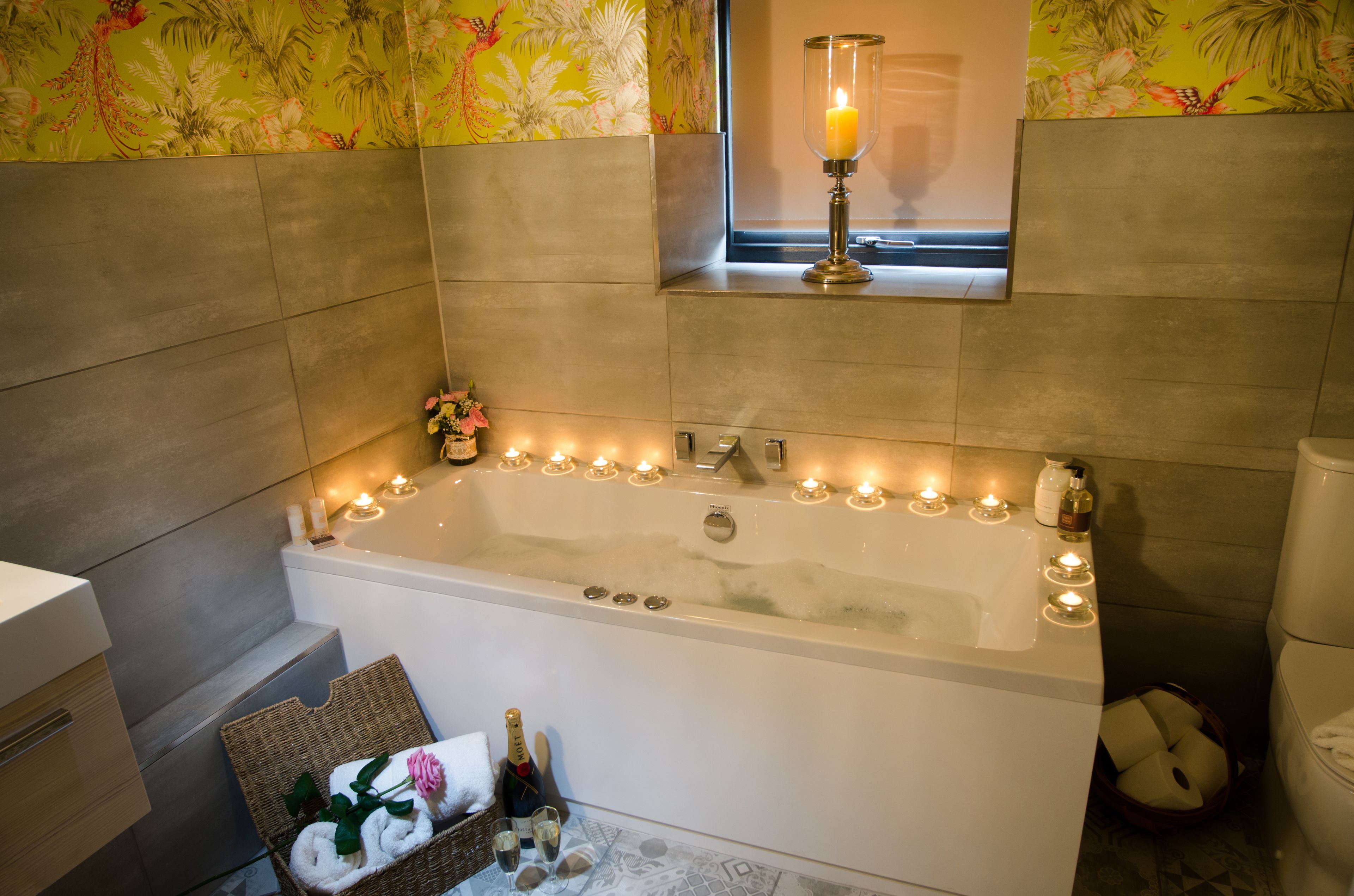 deluxe king with spa bath | jetted bathtub