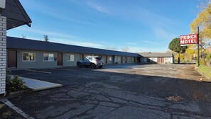 Vista frontal de la propiedad